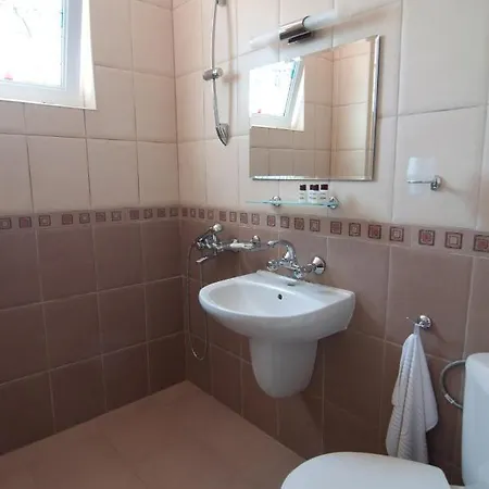 Hiora Guest house 3*